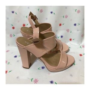 Woman’s Report Chunky Heeled Sandals